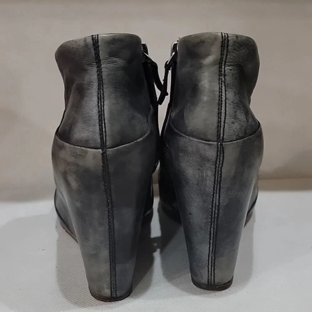 UGG LEATHER BOOTIES‎ ANKLE BOOTS (sz 9)